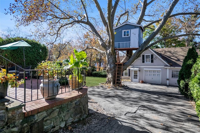 view of yard featuring a garage