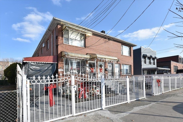 view of front of property