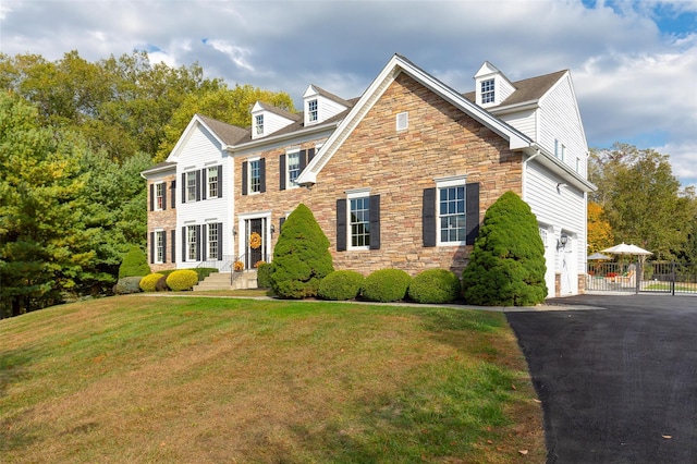 view of front of house with a front lawn