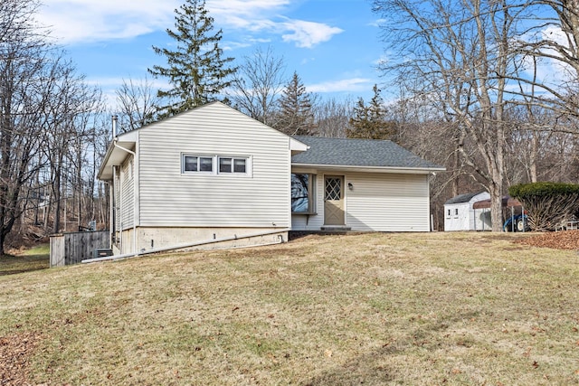 view of front of home with a front lawn