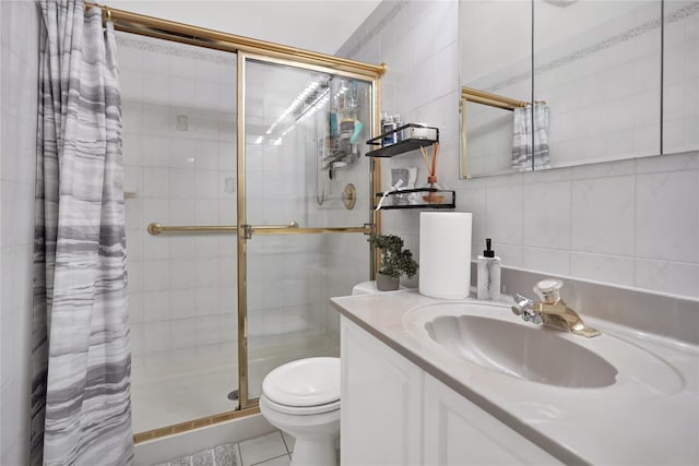 bathroom with tile walls, backsplash, vanity, toilet, and a shower with curtain