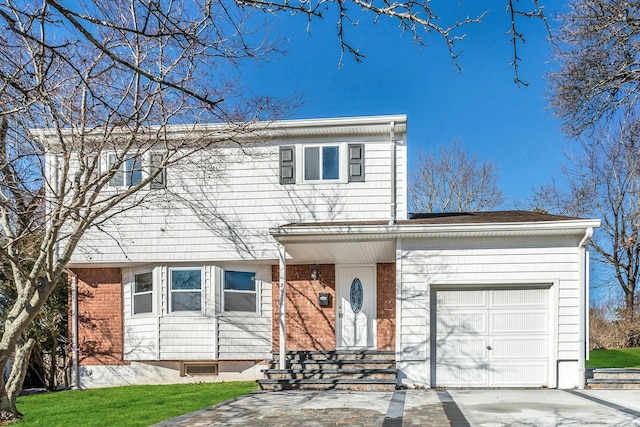 view of front facade featuring a garage