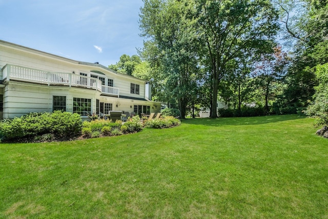 view of yard featuring a balcony