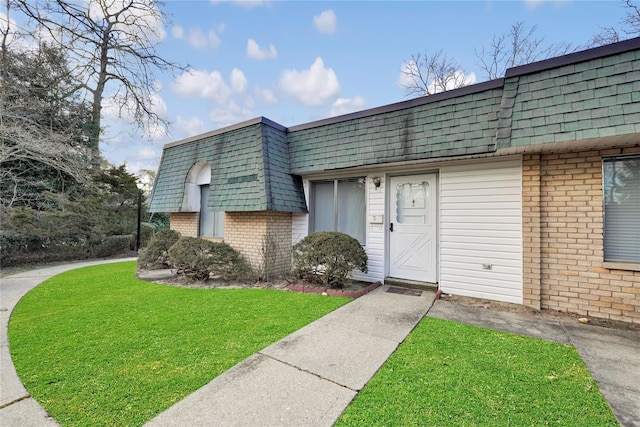 entrance to property with a yard