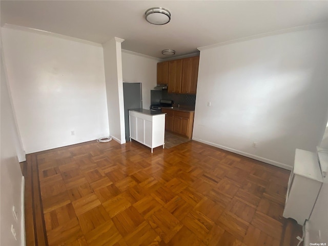 kitchen featuring stove, extractor fan, and dark parquet flooring