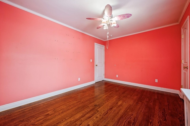 unfurnished room featuring dark wood-type flooring, ceiling fan, and ornamental molding