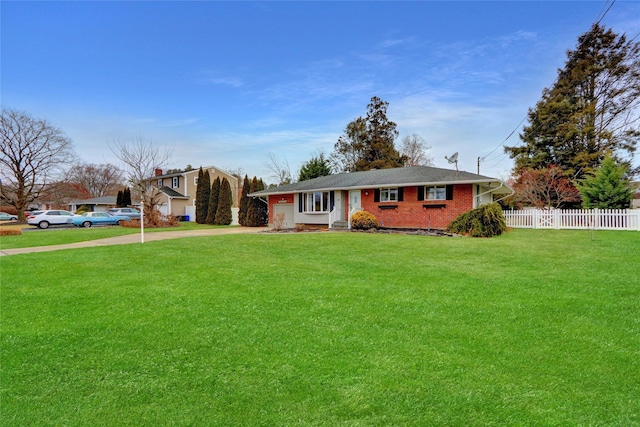 single story home with a front lawn