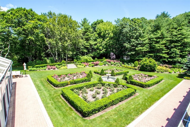 view of home's community featuring a lawn