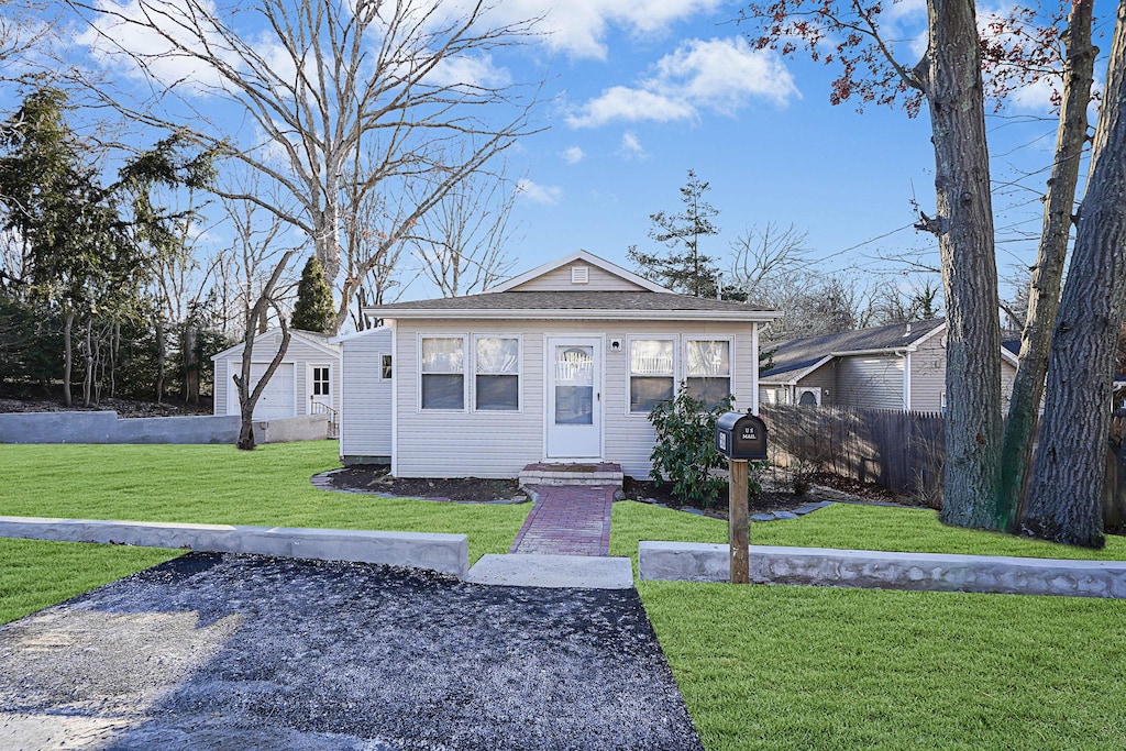 bungalow-style house with a front yard