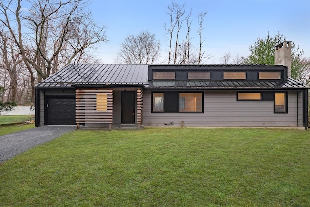 view of front of property featuring a garage and a front yard