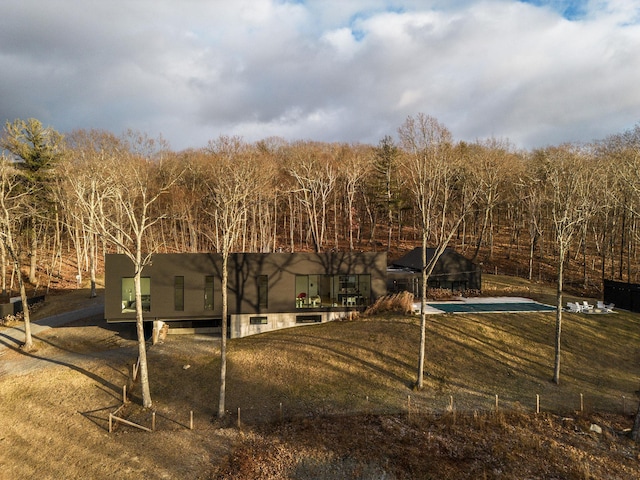 view of yard featuring a covered pool