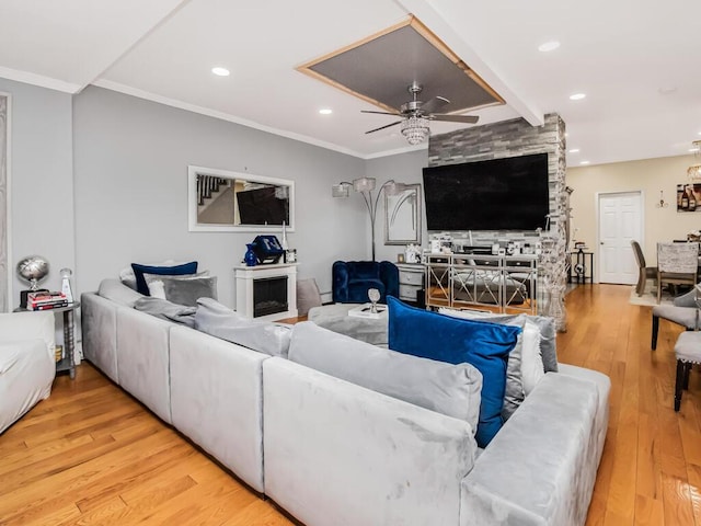 living room featuring ceiling fan, light hardwood / wood-style flooring, and ornamental molding