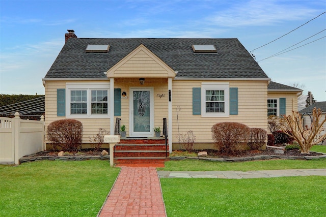 bungalow-style home featuring a front lawn