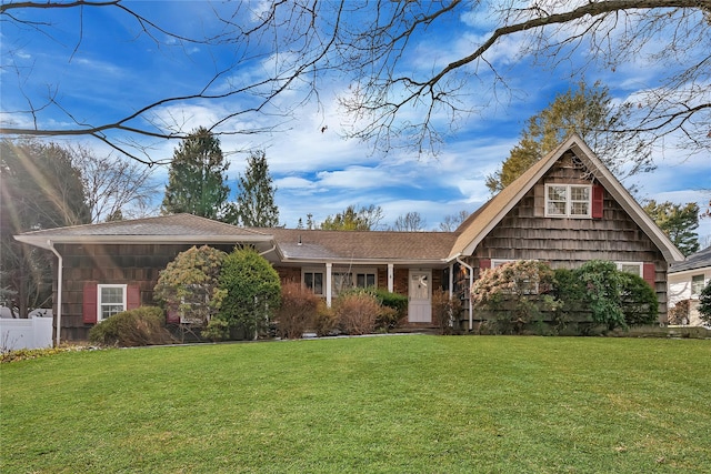 view of front of home featuring a front lawn