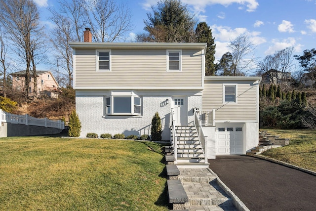 view of front property featuring a garage and a front yard