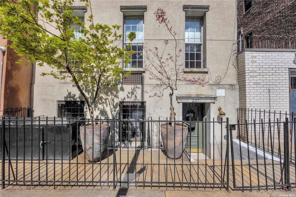 207 W 21st Unit 1, New York Manhattan, NY 10011 - exterior space
