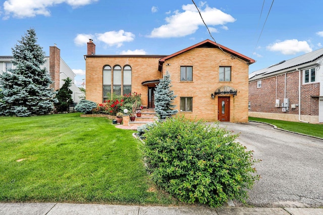 view of front of property with a front yard