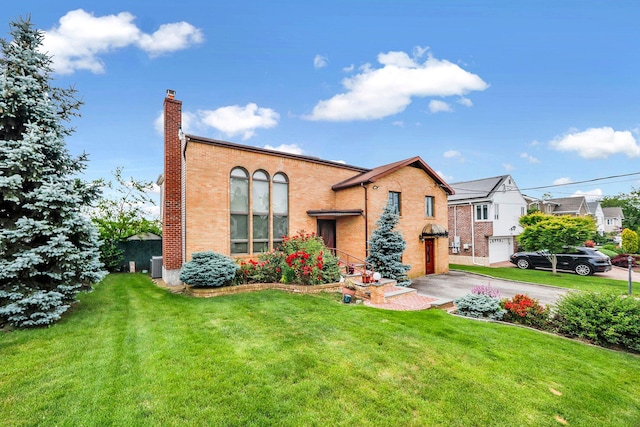 view of front of house featuring a front yard and a garage