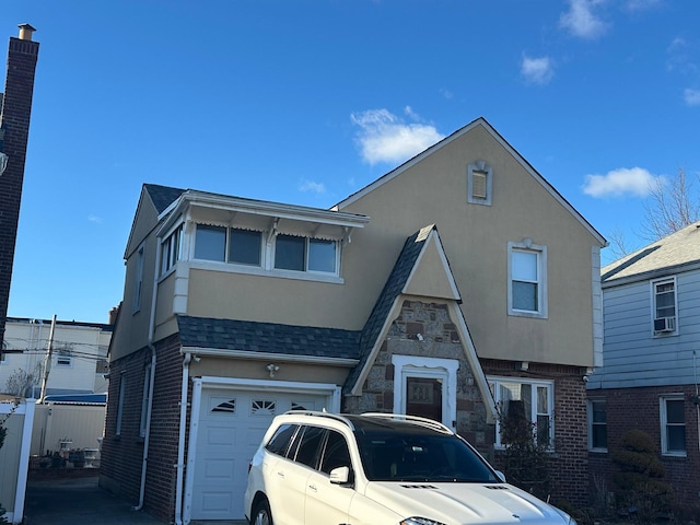 view of front facade featuring a garage