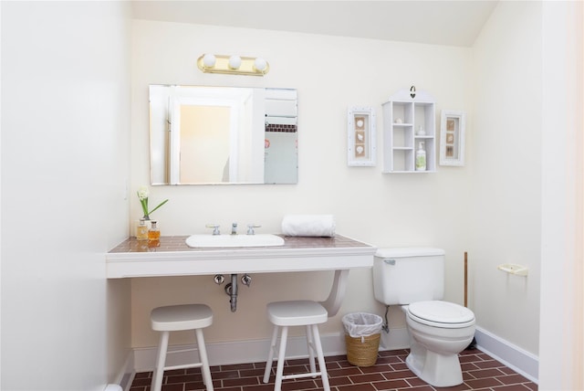 bathroom featuring toilet and sink