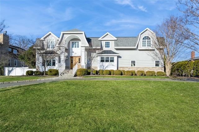 view of front facade with a front lawn