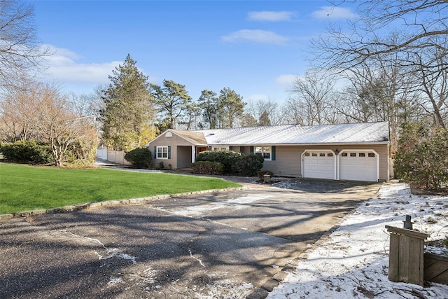 view of front facade featuring a front yard and a garage