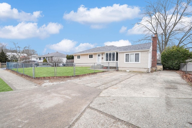 single story home with a front yard