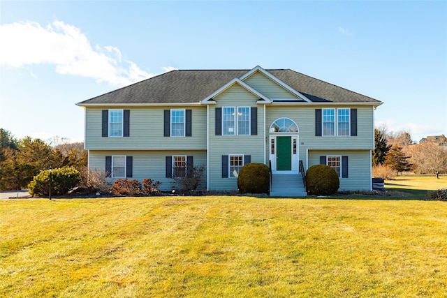 bi-level home featuring a front lawn