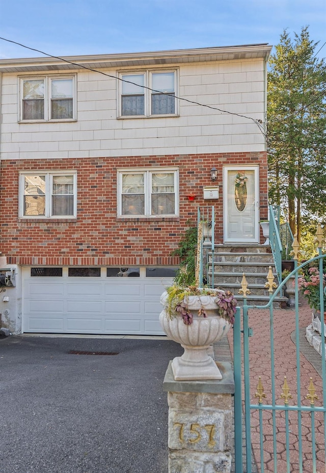 view of front facade featuring a garage