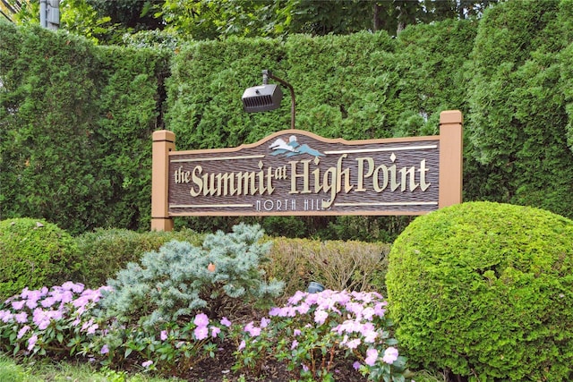 view of community / neighborhood sign