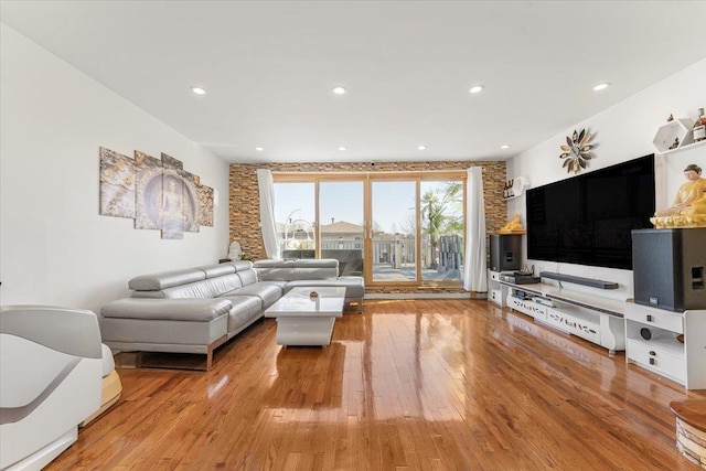 living area with light wood-style floors and recessed lighting