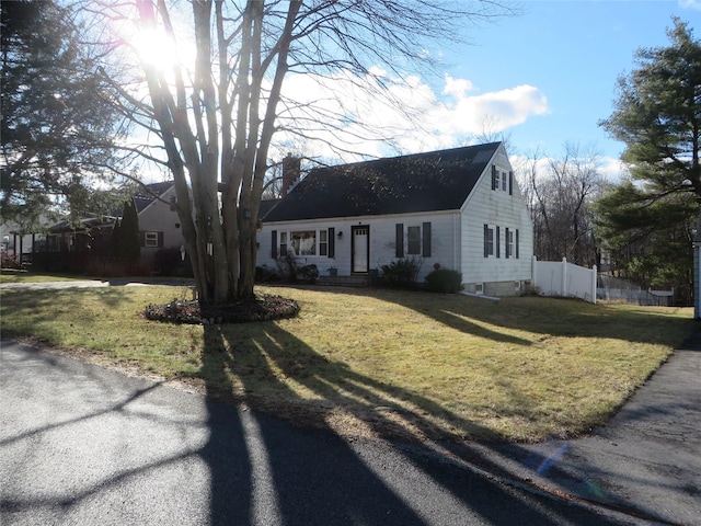 view of front of property with a front lawn