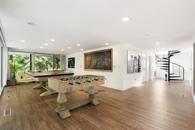 playroom featuring a wall of windows and hardwood / wood-style flooring