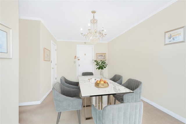 dining space with light carpet, crown molding, and a notable chandelier