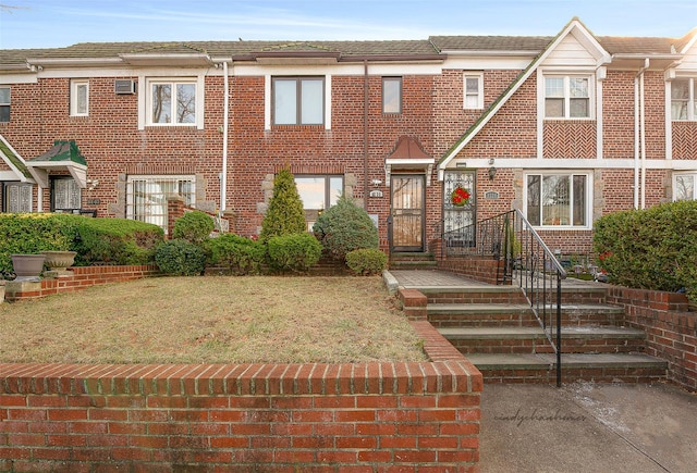 view of property featuring a front yard