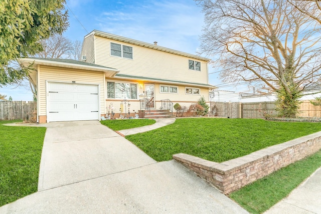 view of front of house featuring a front lawn and a garage