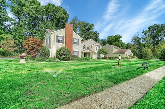 view of front of property featuring a front yard