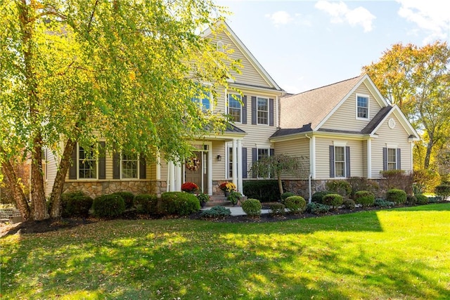 view of front facade featuring a front lawn