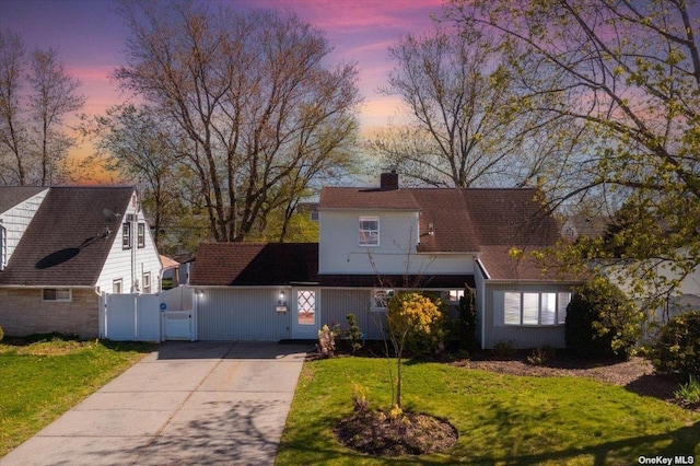 view of front of house featuring a yard