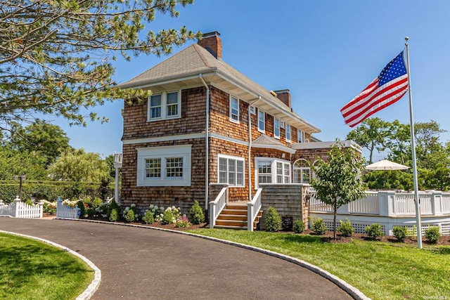 view of front of home with a front yard