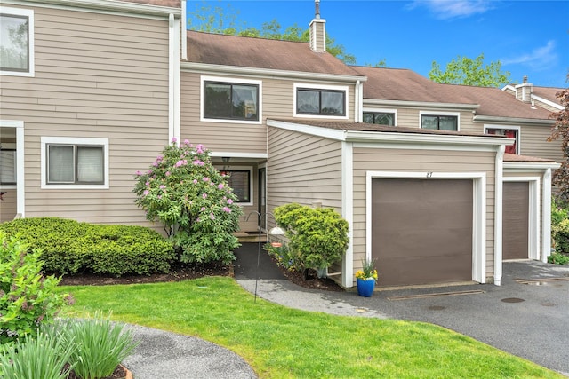 view of front facade featuring a garage