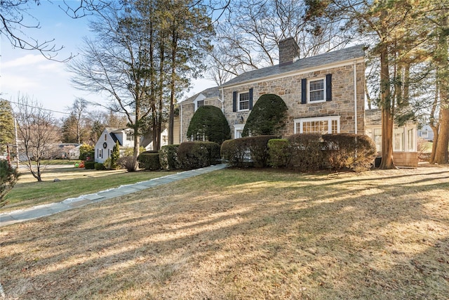 view of front of house with a front lawn