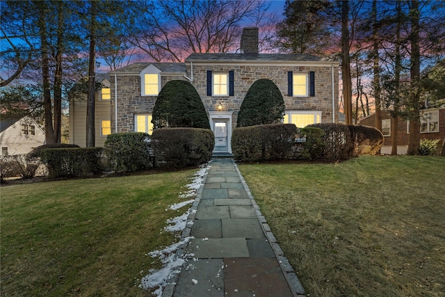 view of front of property featuring a yard and a garage