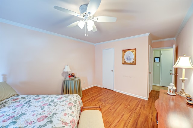 bedroom featuring crown molding, light hardwood / wood-style flooring, and ceiling fan