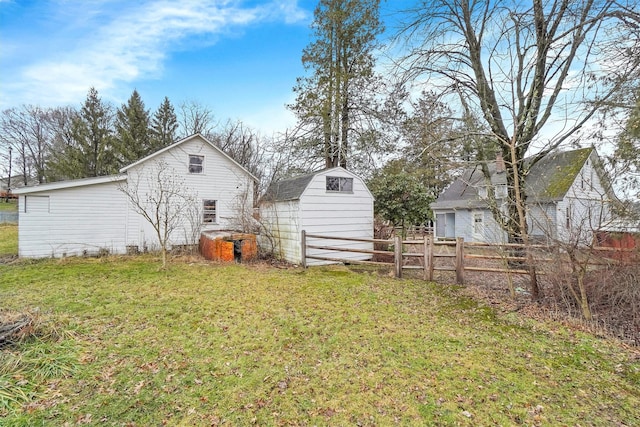 view of yard with a storage unit