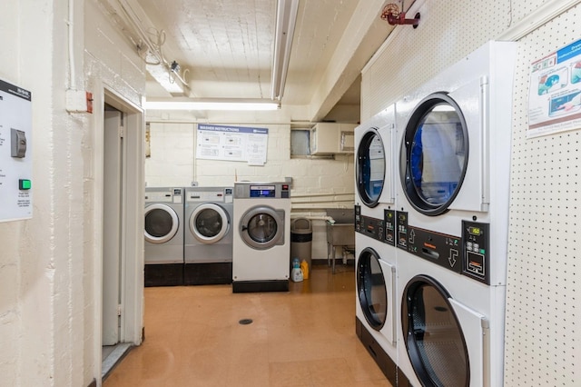 clothes washing area featuring washing machine and dryer and stacked washer and clothes dryer