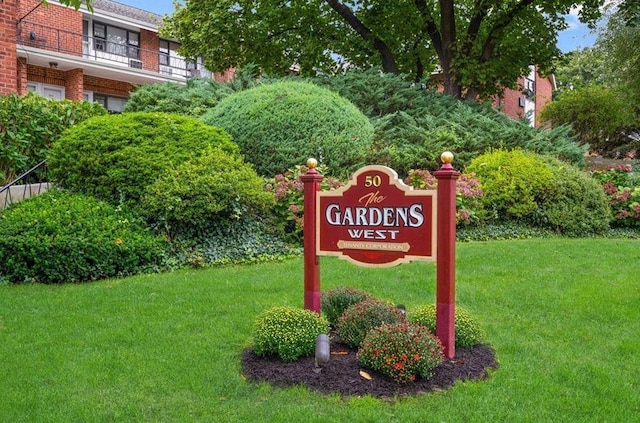 community / neighborhood sign with a lawn