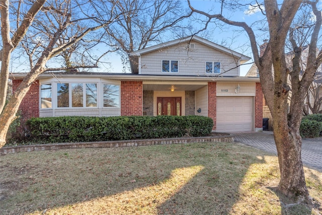 view of front facade with a front yard