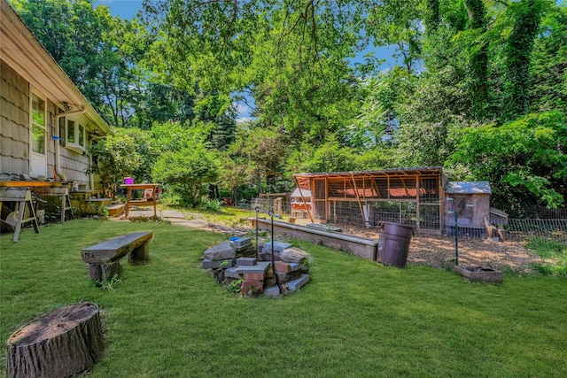 view of yard with an outdoor structure