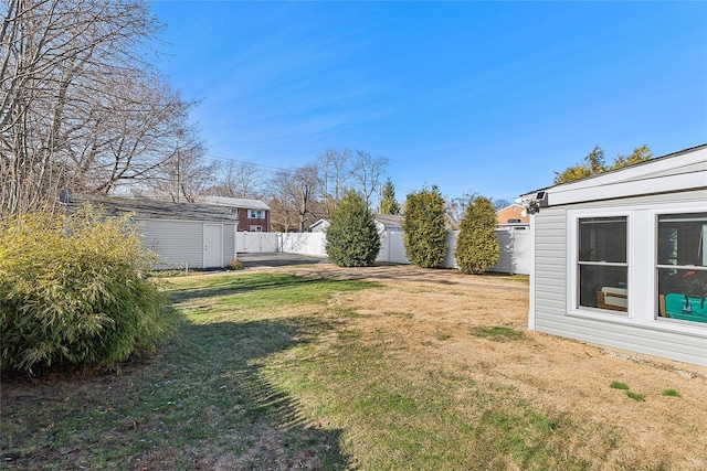 view of yard with a shed